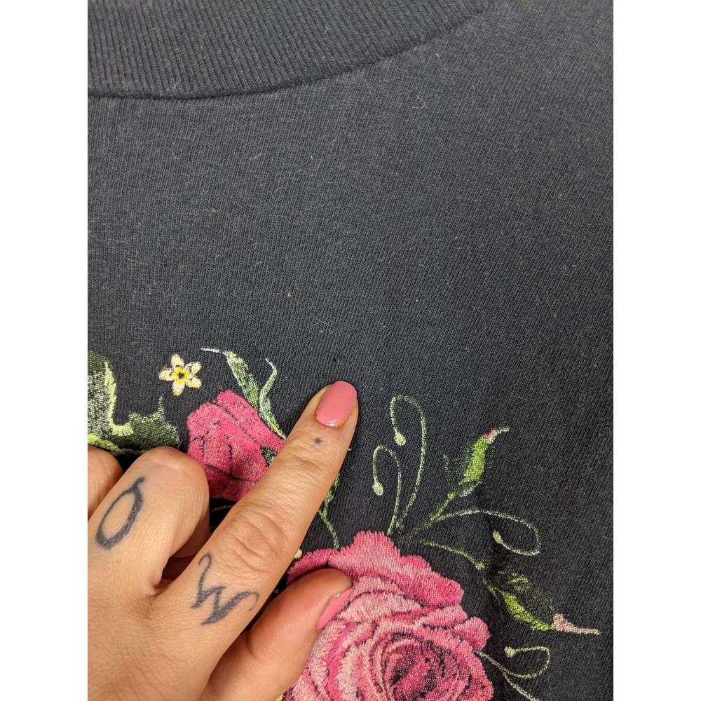 Distressed Skull / Roses T Shirt Size Small - Picture 4 of 6